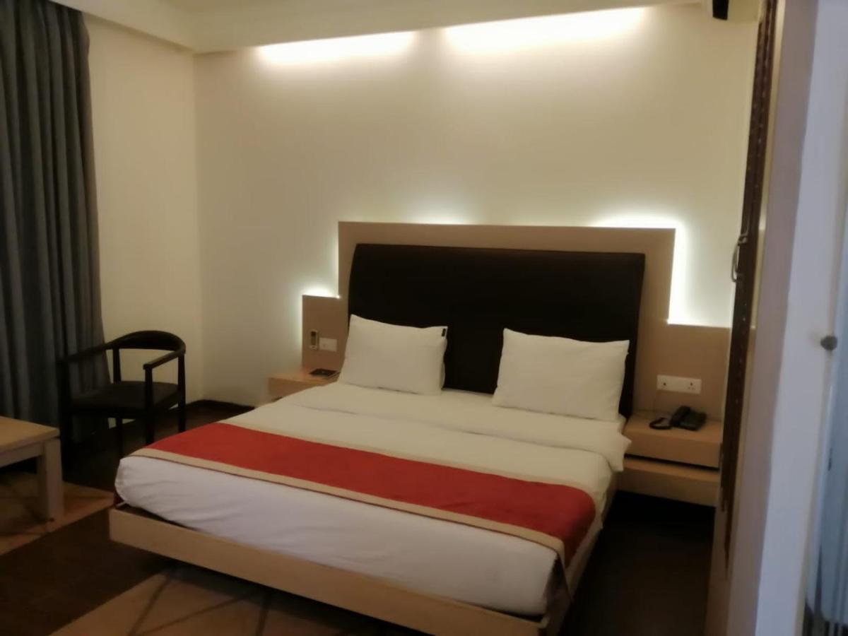 Kingston Resort Канпур Экстерьер фото