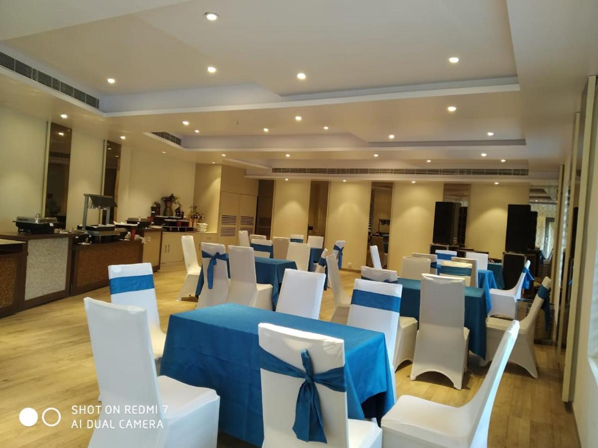 Kingston Resort Канпур Экстерьер фото