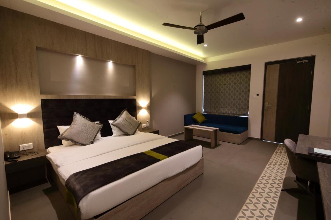 Kingston Resort Канпур Экстерьер фото