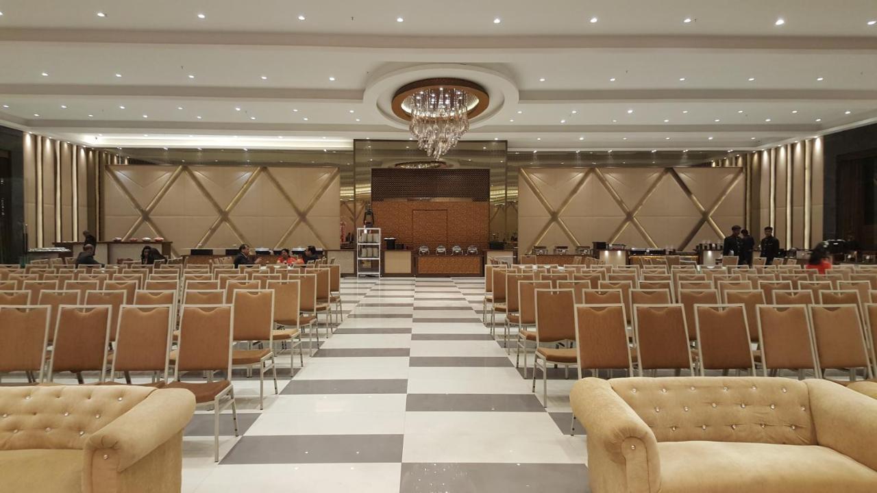 Kingston Resort Канпур Экстерьер фото